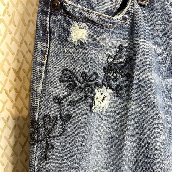 American Eagle Hipster Fit Skinny Flare Embroidered Ripped Blue Denim Size 8 - Picture 3 of 12